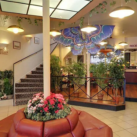 Отель De L'aviation Ла-Бурбуль