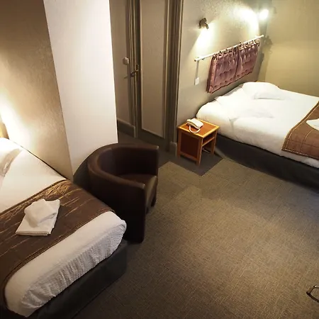 De L'aviation فندق 3*