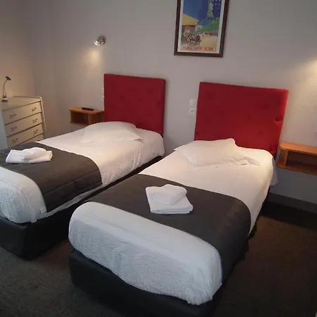 De L'aviation Отель Ла-Бурбуль