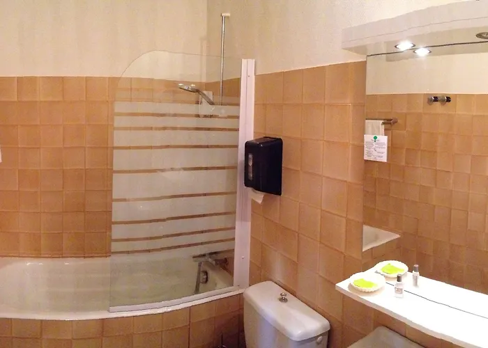 Отель De L'aviation Ла-Бурбуль