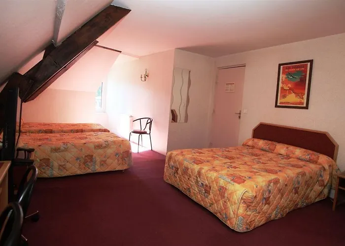 De L'aviation Отель Ла-Бурбуль