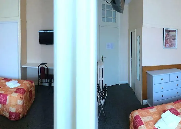 Отель De L'aviation Ла-Бурбуль